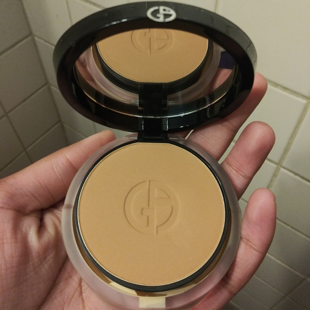 Giorgio Armani Luminous Silk Powder Shade 9
